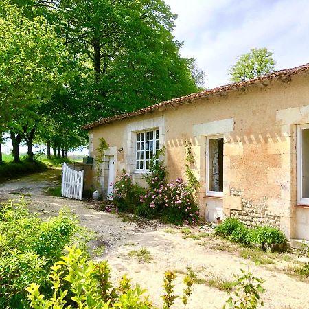 As Seen On A New Life In The Sun - Beautiful 3 Bedroom Cottage With Shared Pool Montboyer Bagian luar foto