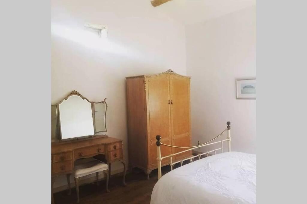 As Seen On A New Life In The Sun - Beautiful 3 Bedroom Cottage With Shared Pool Montboyer Bagian luar foto