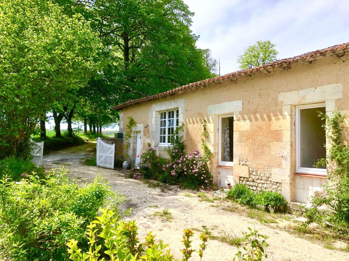 As Seen On A New Life In The Sun - Beautiful 3 Bedroom Cottage With Shared Pool Montboyer Bagian luar foto