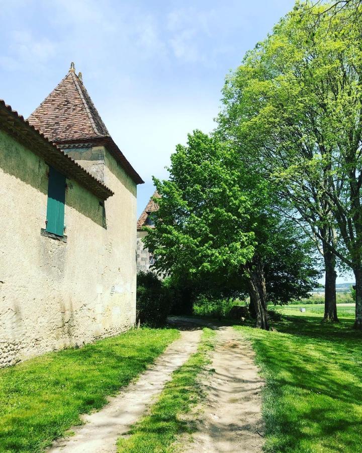 As Seen On A New Life In The Sun - Beautiful 3 Bedroom Cottage With Shared Pool Montboyer Bagian luar foto