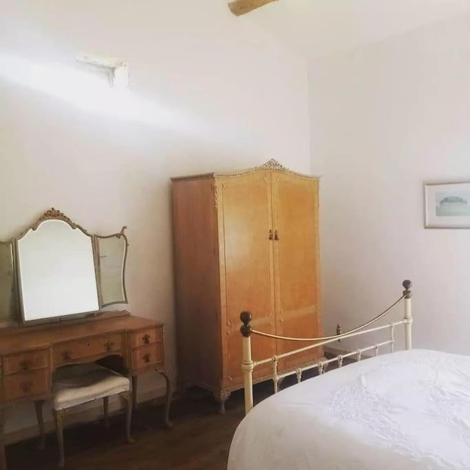 As Seen On A New Life In The Sun - Beautiful 3 Bedroom Cottage With Shared Pool Montboyer Bagian luar foto